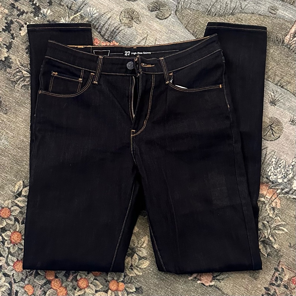 ✨ Levi’s High Rise Skinny Dark Blue Denim Jeans!